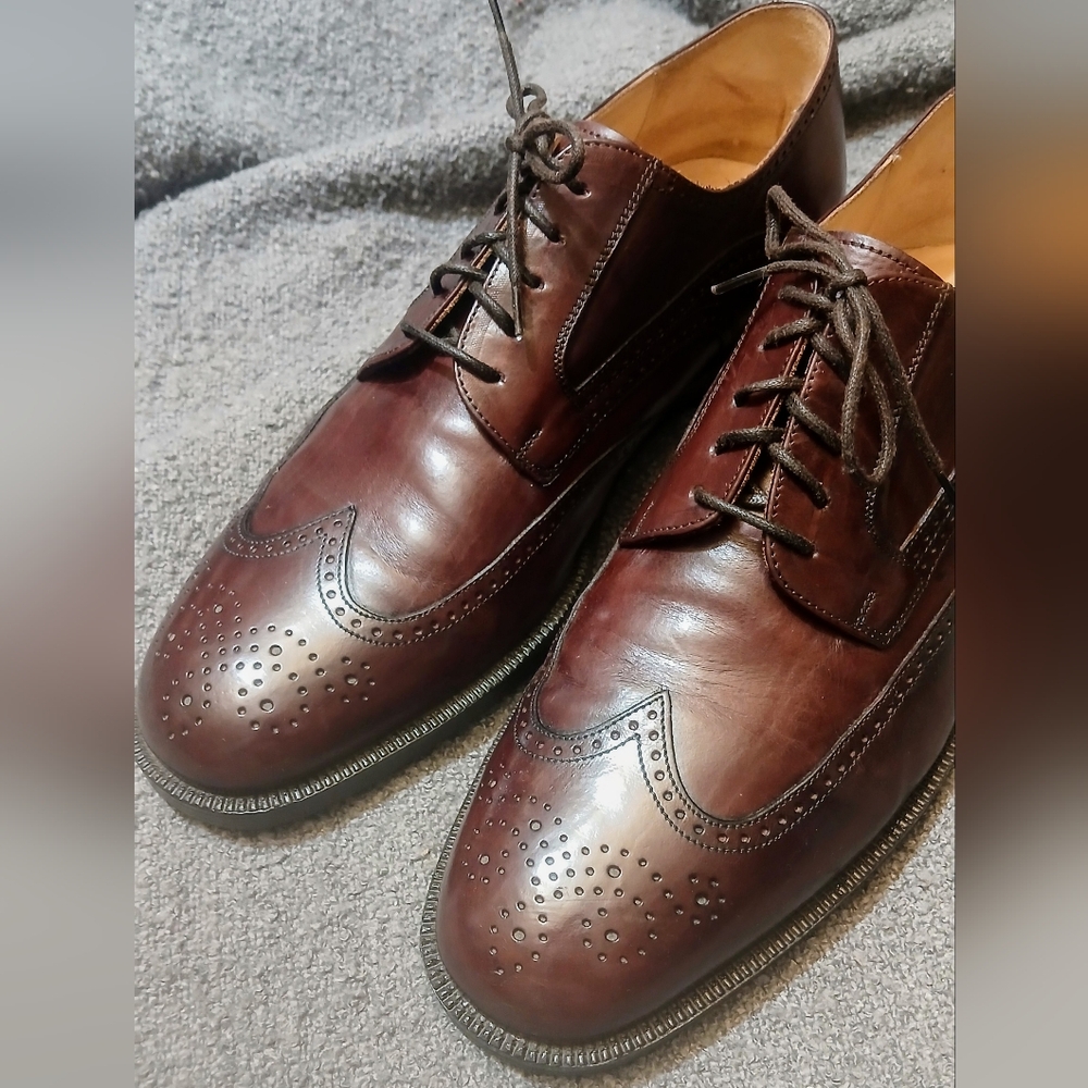 Men Johnston and Murphy Wingtip Shoes.